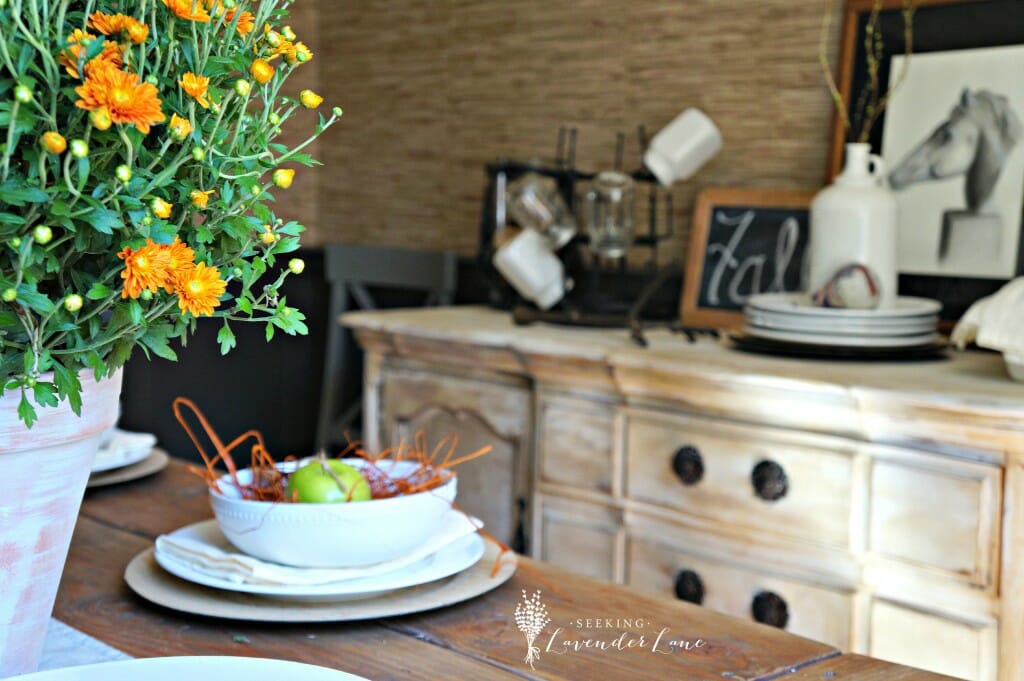 Decorating with Mums on the Dining Table