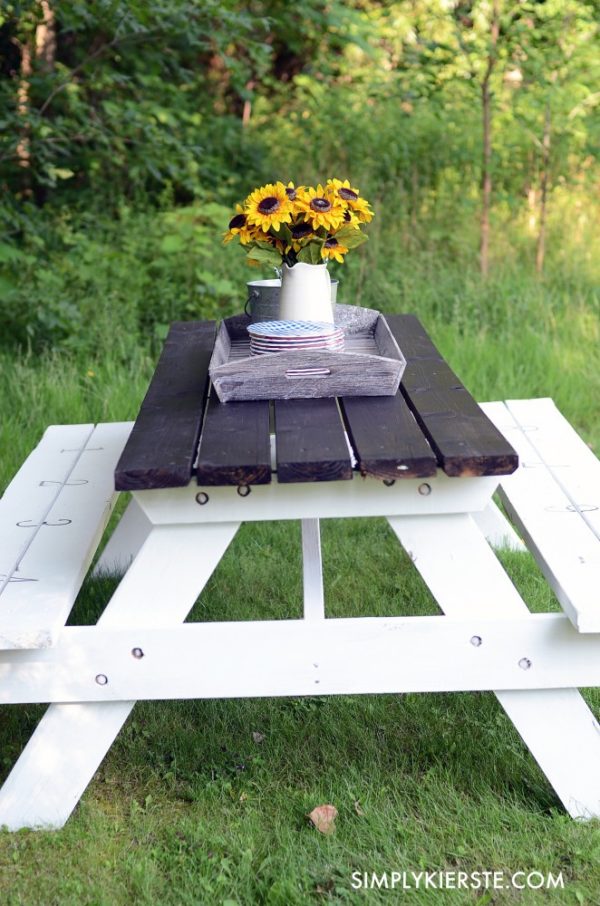 10 DIY Outdoor Farmhouse Tables Seeking Lavender Lane