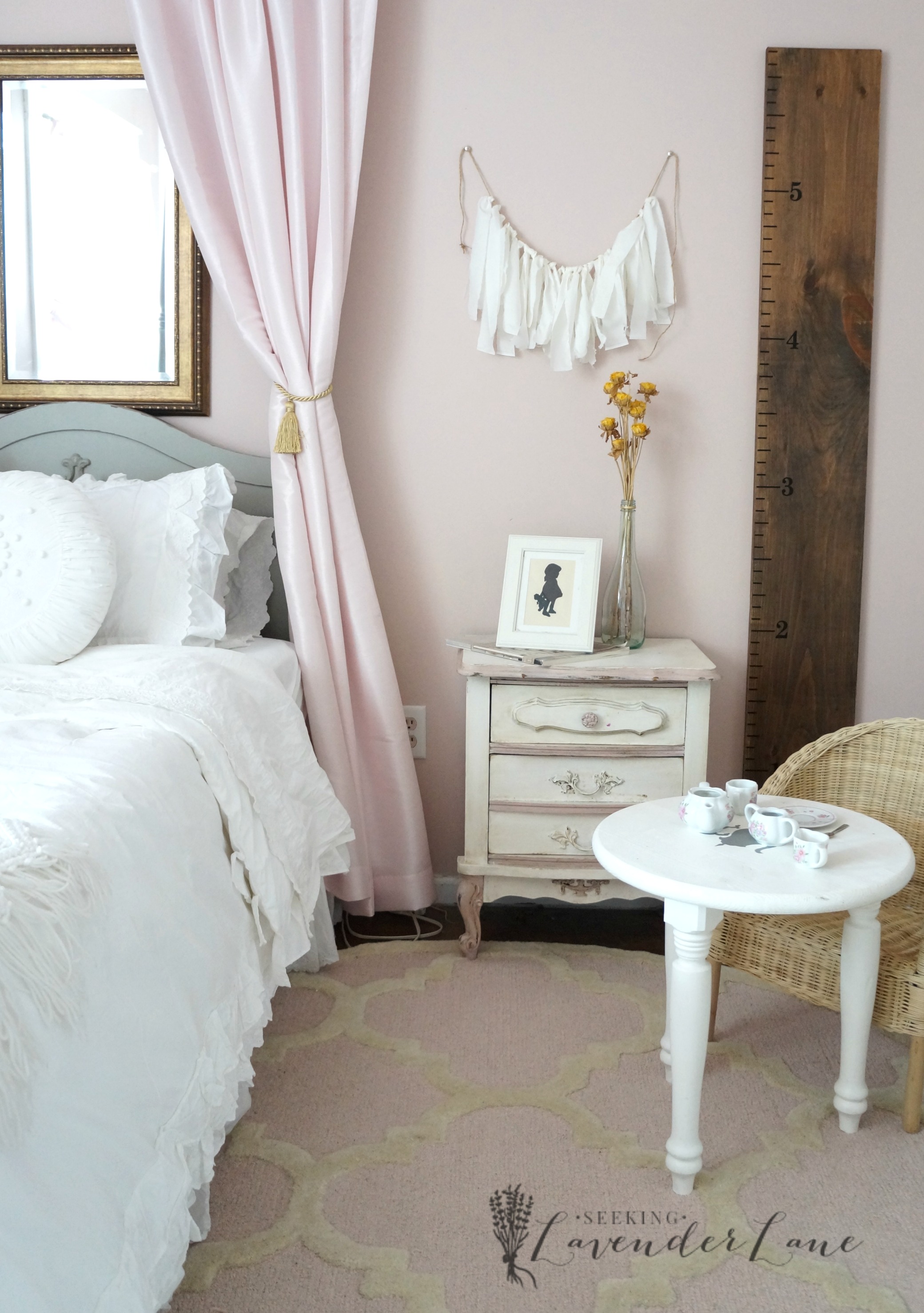 vintage girls bed