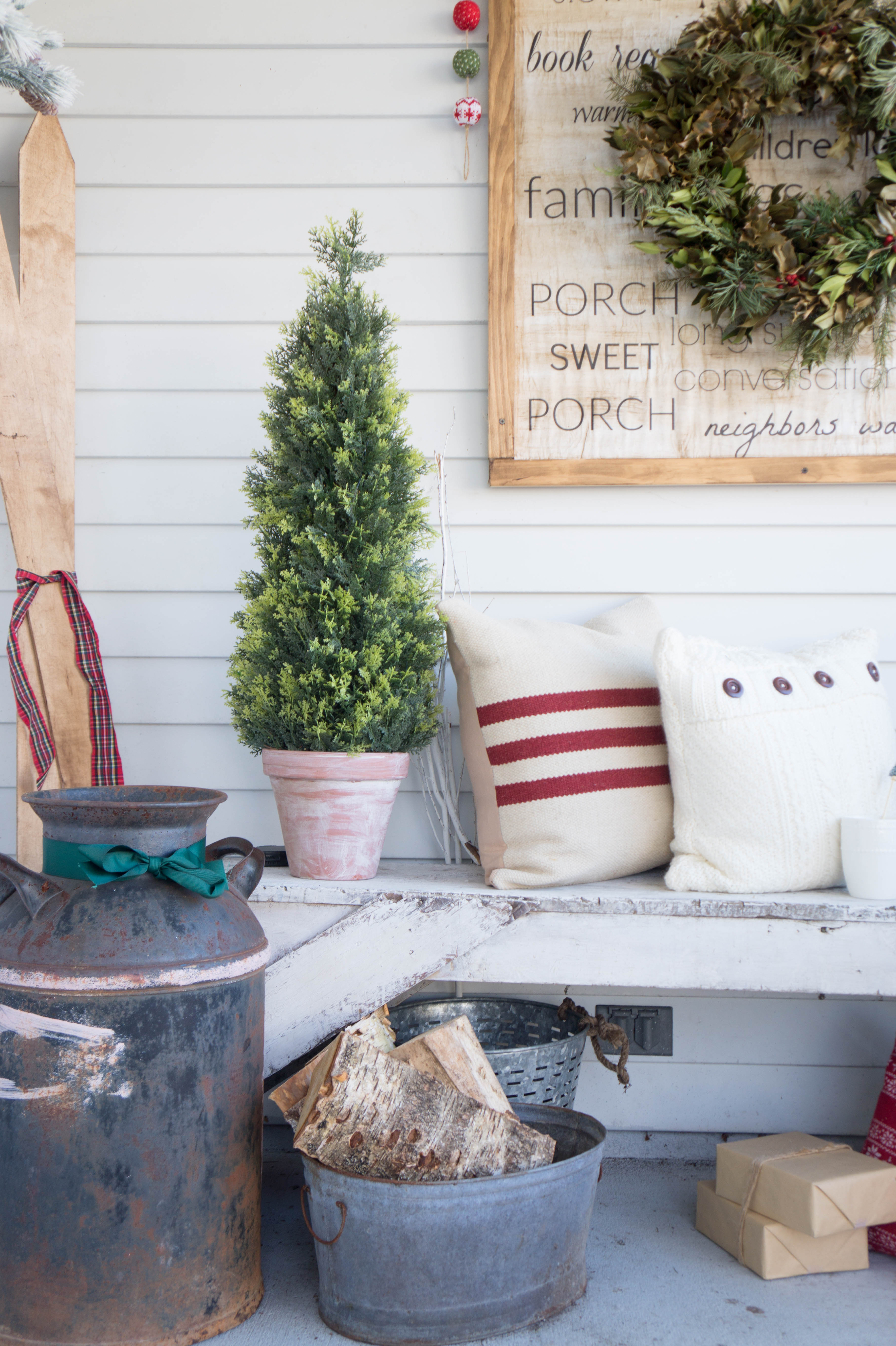 farmhouse-christmas-porch-3