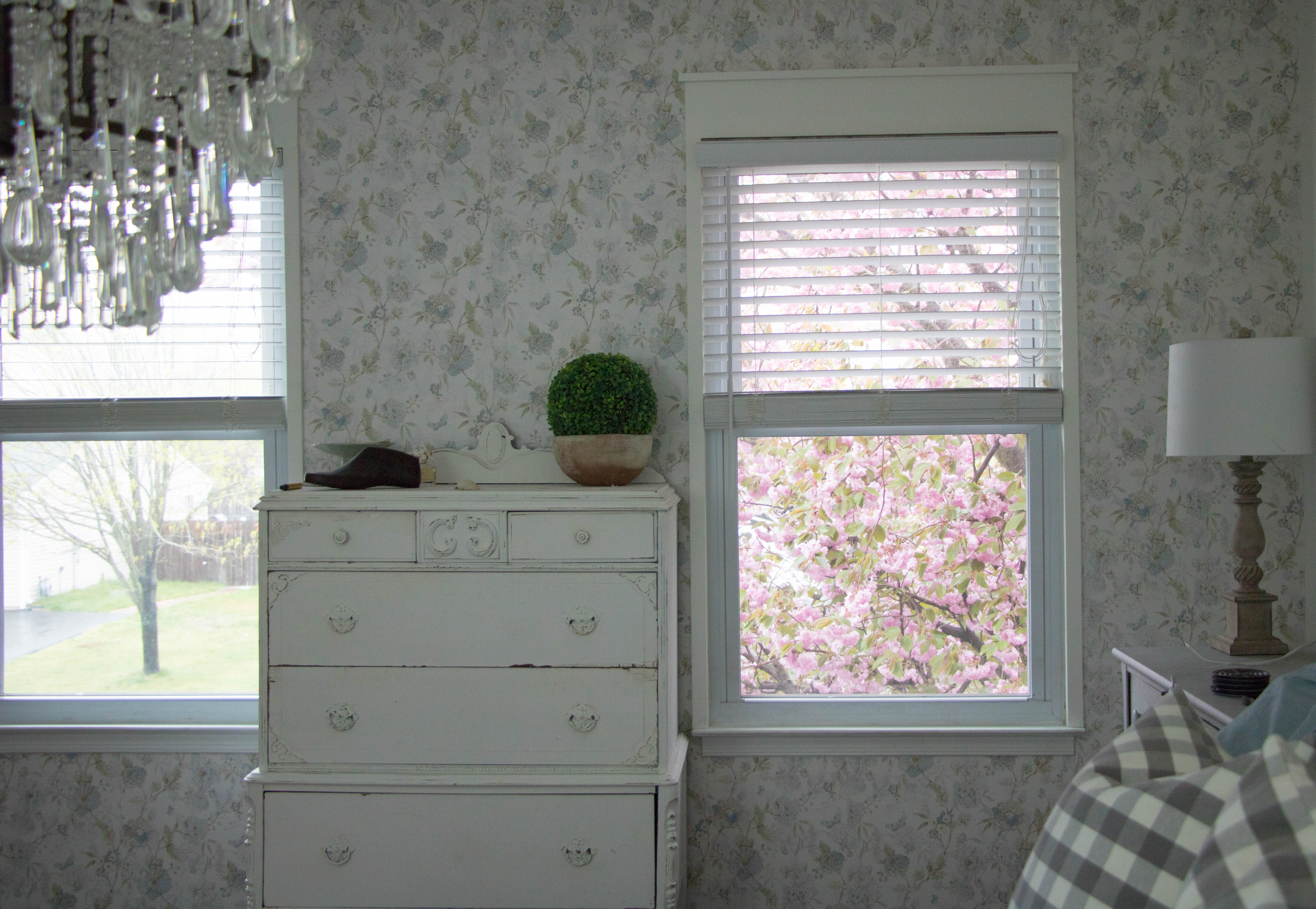 floral wallpaper accent wall living room