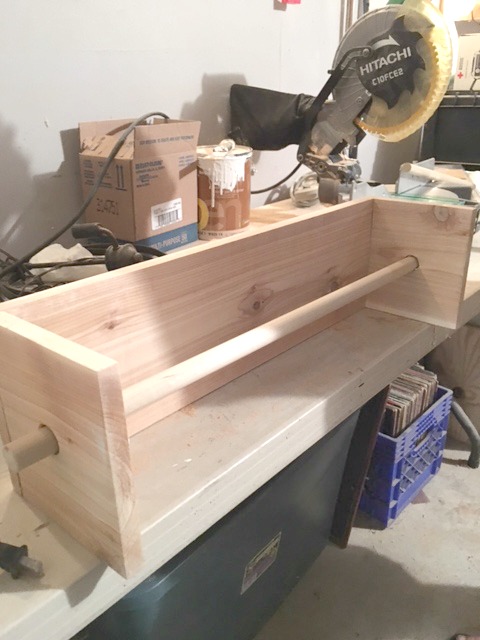 https://seekinglavenderlane.com/wp-content/uploads/2017/08/DIY-Butcher-Block-Paper-Holder-5.jpg