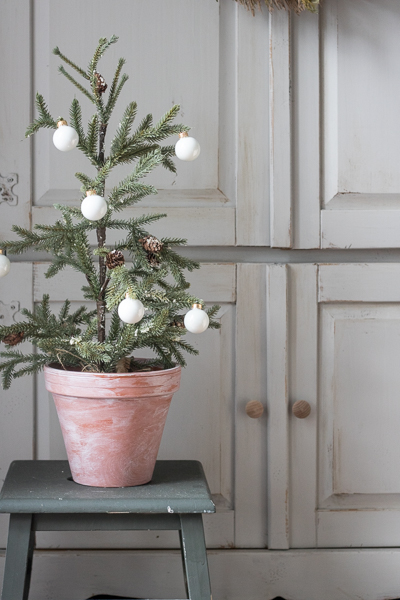 Neutral, Vintage Christmas Living Room - Seeking Lavender Lane