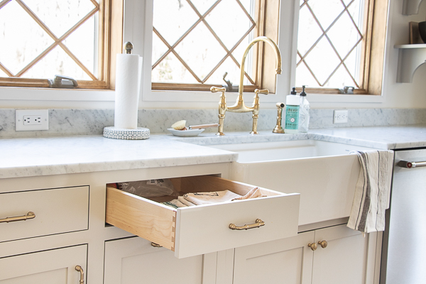 Kitchen Plate Rack Roundup - Seeking Lavender Lane