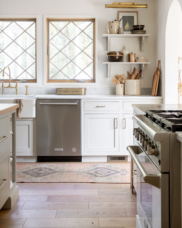 Farmhouse Kitchen Ideas: Rustic Charm and Timeless Elegance - Tidbits