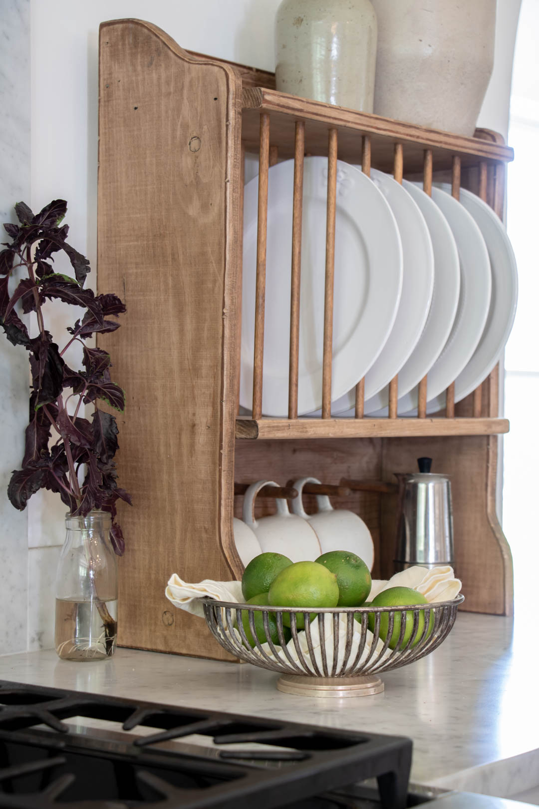A Picture To Ponder: Kitchen Countertop Plate Rack - A Storied Style