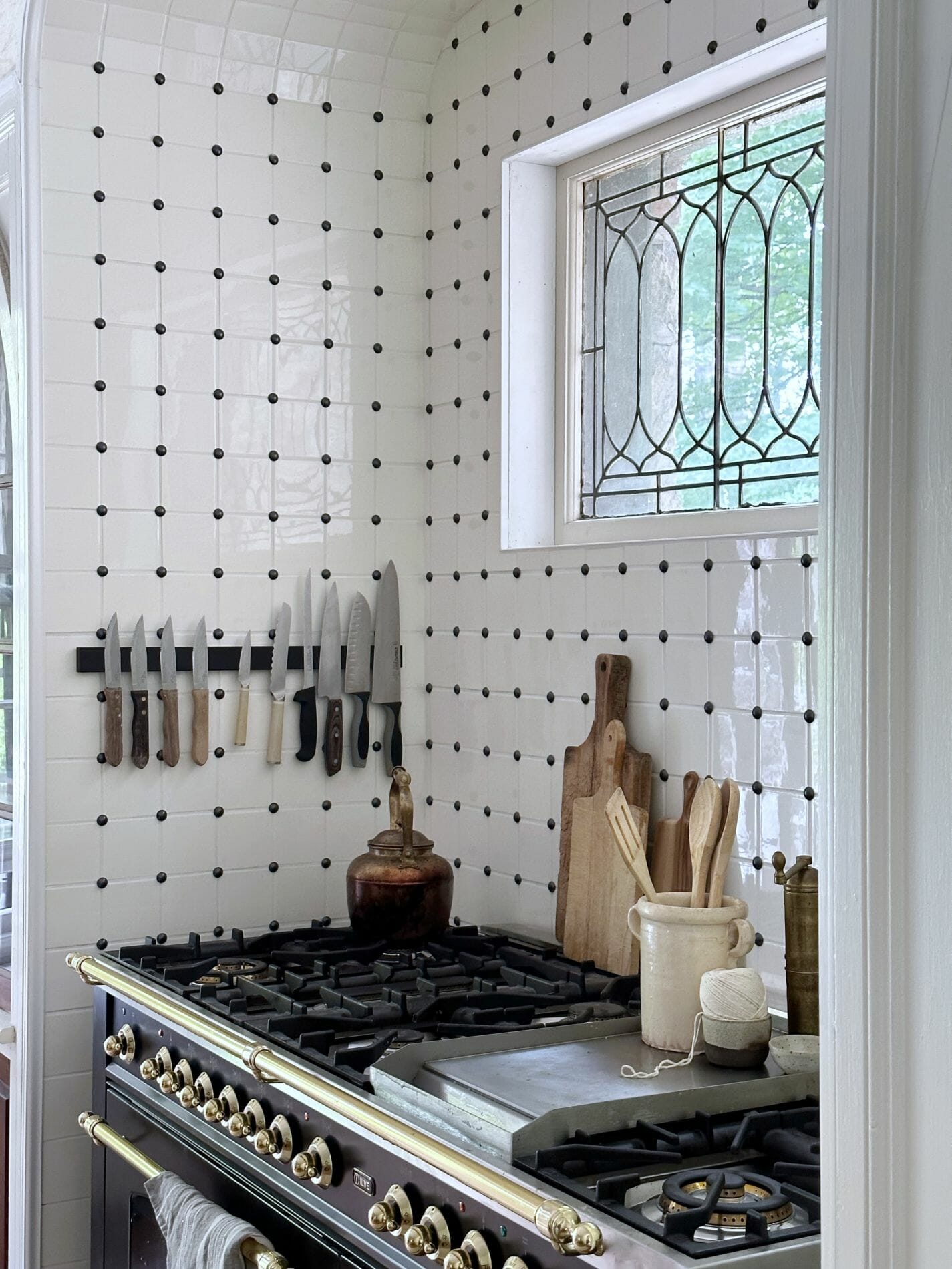 21 Tile Backsplash Behind a Stove Ideas to Add Color and Style  Kitchen  backsplash designs, Kitchen backsplash, Kitchen niche